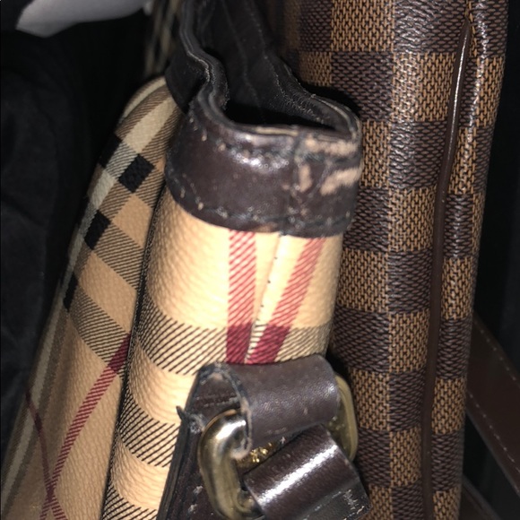 Authentic Burberry Crossbody Shoulder bag - Picture 5 of 8